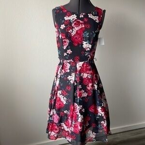 NWT Yulinge dress size small floral dress